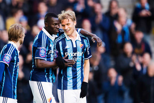 Djurgårdens Omar Colley och Sebastian Andersson jublar