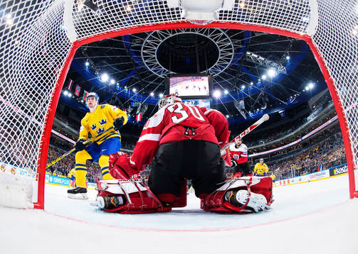 Sveriges Filip Forsberg skjuter in 0-6 bakom Österrikes