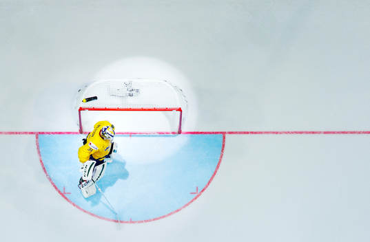 Sveriges målvakt Anders Nilsson deppar