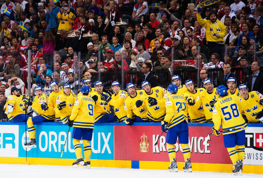 Sveriges Filip Forsberg jublar med lagkamrater