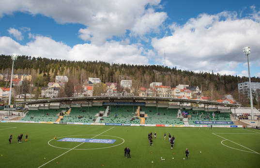 GIF Sundsvall värmer upp innan fotbollsmatchen i