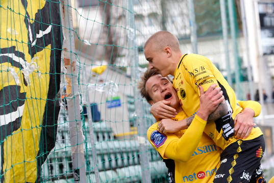 Elfsborgs Viktor Prodell och Sebastian Holmén jublar
