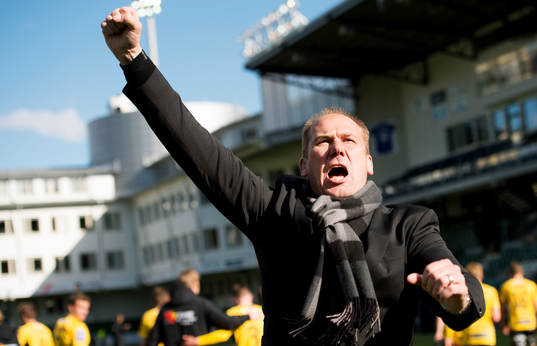 Elfsborgs tränare Magnus Haglund jublar