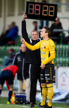 Elfsborgs Viktor Prodell väntar på att bytas in