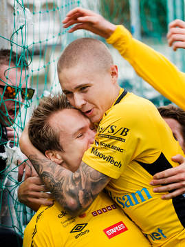 Elfsborgs Viktor Prodell och Sebastian Holmén jublar