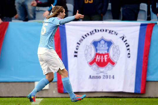 Malmö FFs Pawel Cibicki protesterar