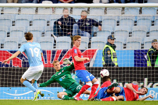 Helsingborgs målvakt Pär Hansson, Carl Johansson och