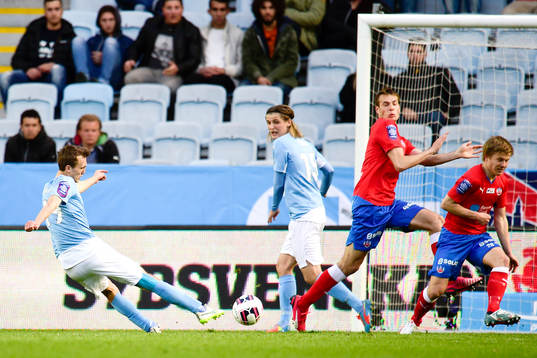 Malmö FFs Magnus Wolff Eikrem gör 1-0