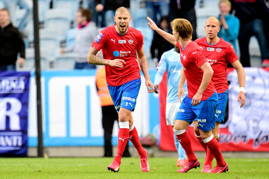 Helsingborgs Robin Simovic jublar