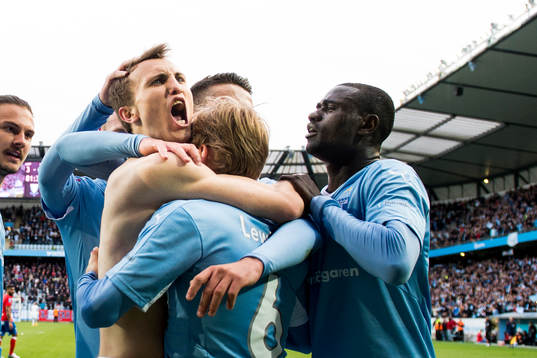 Malmö FFs Magnus Wolff Eikrem jublar med sina lagkamrater