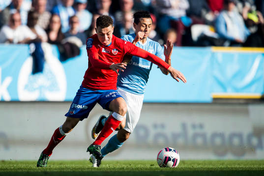 Helsingborgs Jordan Larsson och Malmö FFs Victor Yoshimar