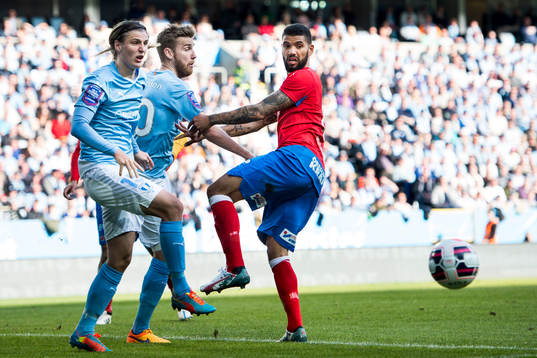 Malmö FFs Pawel Cibicki och Rasmus Bengtsson mot