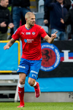 Helsingborgs Robin Simovic jublar