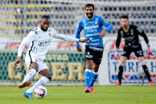 Häckens René Makondele och Halmstads Mohammed Ali Khan