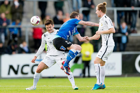 Häckens Ivo Pekalski och Halmstads James Keene