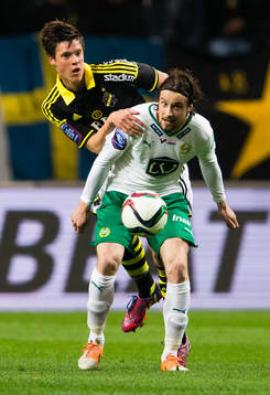 s Haukur Hauksson och Hammarbys Linus Hallenius i kamp om
