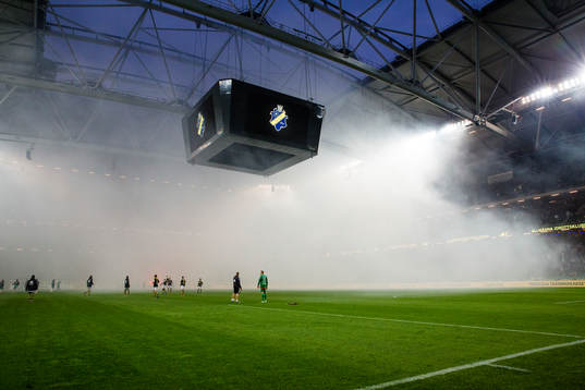 Matchen avbryts tillfälligt innan andra halvlek