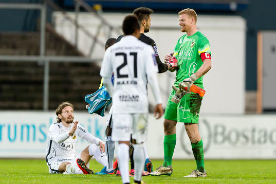 Häckens målvakt Christoffer Källqvist är glad och