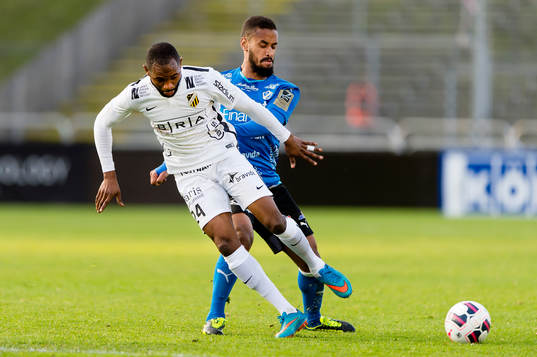 Häckens René Makondele och Halmstads Junes Barny