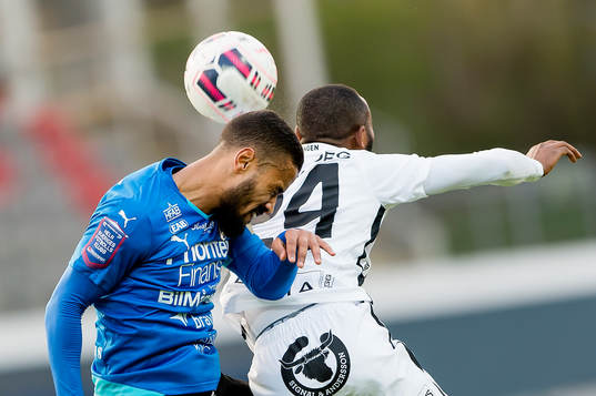 Halmstads Junes Barny och Häckens René Makondele