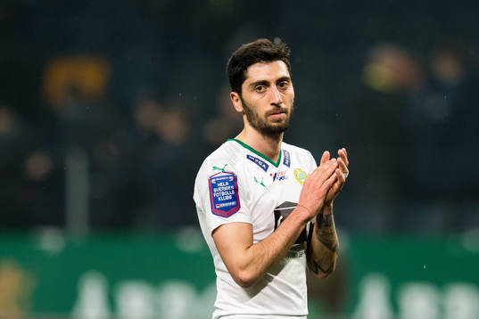 Hammarbys Nahir Besara tackar publiken