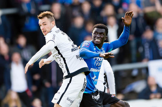 Häckens Jasmin Sudic och Halmstads Kwame Karikari