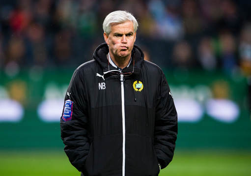 Hammarbys tränare Nanne Bergstrand innan fotbollsmatchen i
