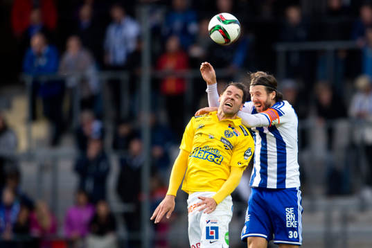 Falkenbergs Stefan Rodevåg i nickduell med IFK Göteborgs