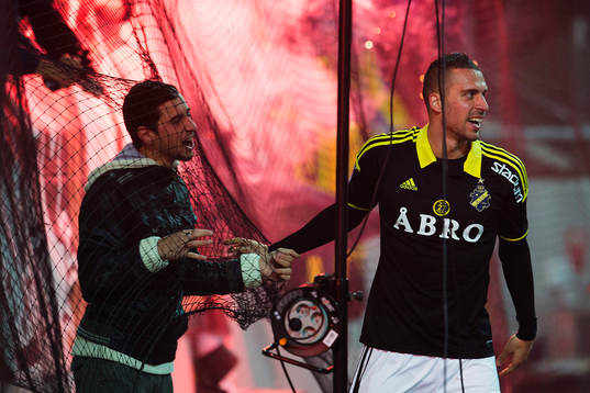s Panajotis Dimitriadis jublar med en supporter