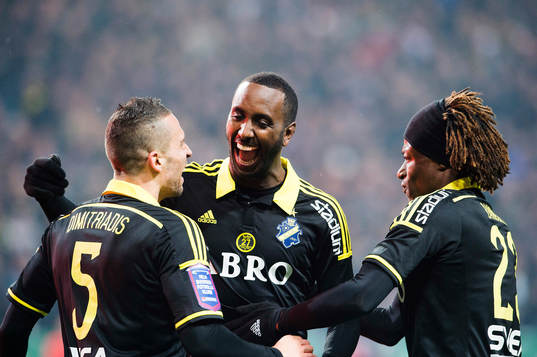 s Henok Goitom (m) gör 1-0 och jublar med Panajotis