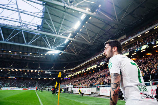 Hammarbys Nahir Besara gör sig redo för att lägga en