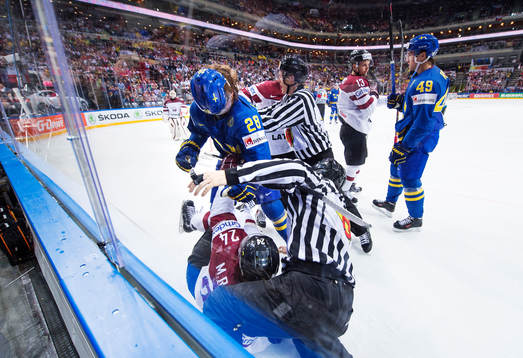 Sveriges Elias Lindholm i bråk med Lettlands Mikelis