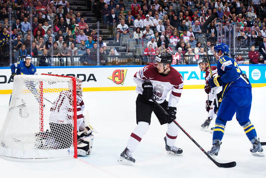 Lettlands målvakt Edgars Masalskis släpper in 0-1 från