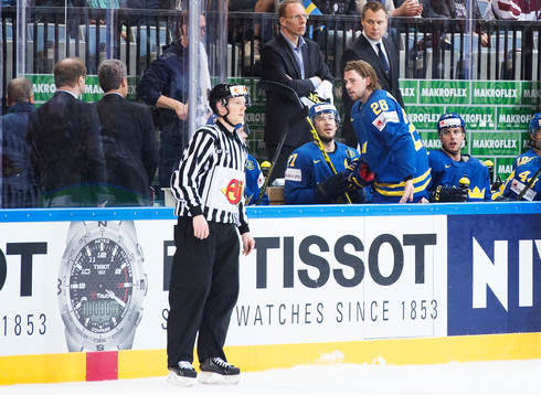 Sveriges Elias Lindholm lämnar isen i tron att han fått