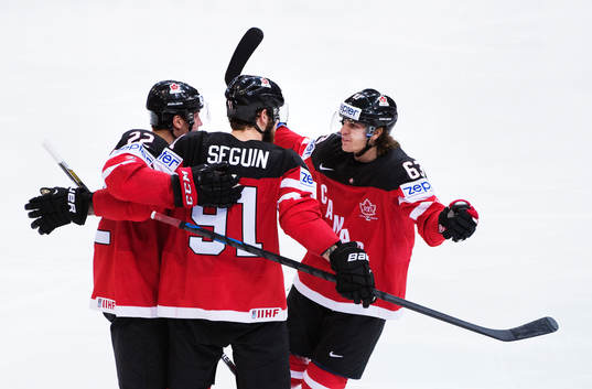 Kanadas Tyson Barrie, Tyler Seguin och Tyler Ennis jublar
