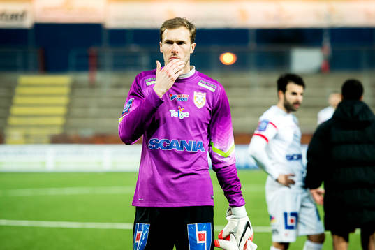 Assyriskas målvakt Robin Malmkvist deppar
