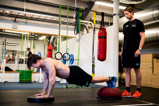 Rögles Viktor Lindgren och sjukgymnast Markus Pettersson