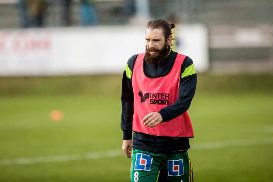 Ljungskiles Marcus Gustafsson värmer upp