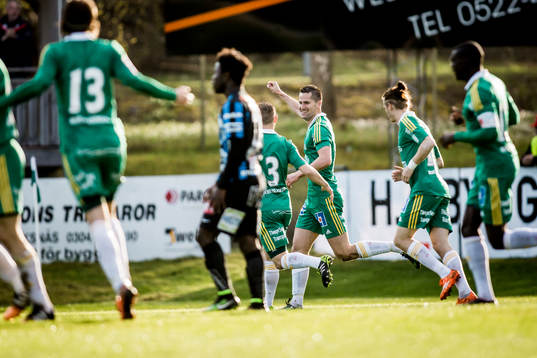 Ljungskiles Gabriel Altemark-Vanneryr gör 2-0 och jublar