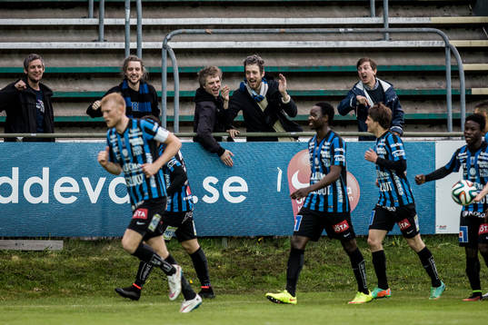 Sirius kvitterar till 3-3 och jublar med supportrar
