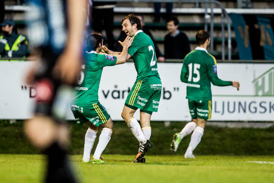 Ljungskiles Aleksandar Kitic (h) jublar med Allan Mohideen