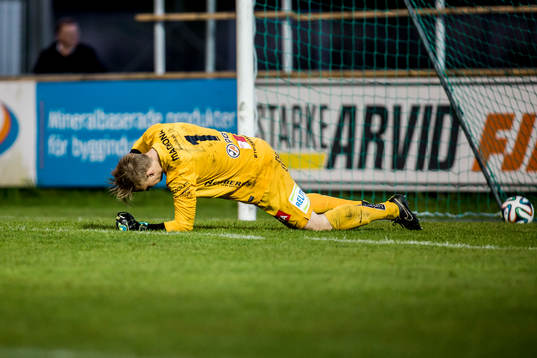Sirius målvakt Andreas Andersson reagerar och deppar