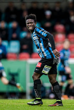 Sirius Kingsley Sarfo grinar illa