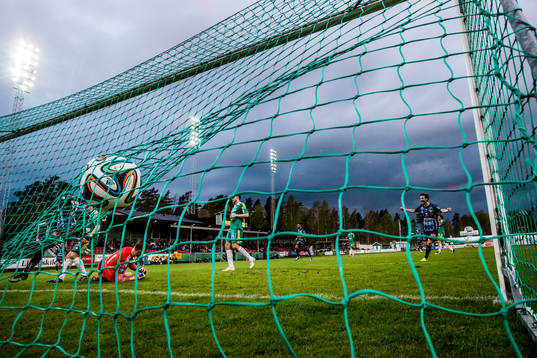 Sirius gör 3-3 på Ljungskiles målvakt Jonathan Johansson