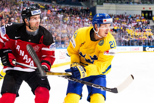 Kanadas Dan Hamhuis och Sveriges Loui Eriksson