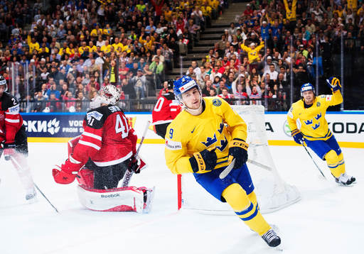 Sveriges Filip Forsberg och Anton Lander jublar