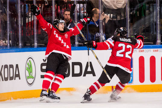 Kanadas Tyler Ennis och Tyson Barrie jublar