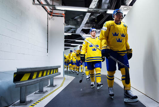Sveriges Simon Hjalmarsson och Loui Eriksson deppar när de
