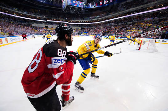 Kanadas Brent Burns och Sveriges Oliver Ekman Larsson