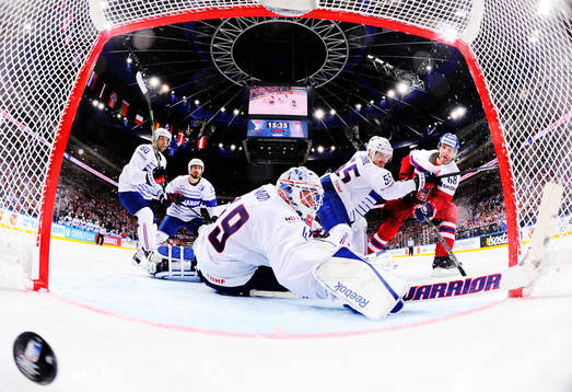 Tjeckiens Jaromir Jagr skjuter in 3-1 bakom Frankrikes